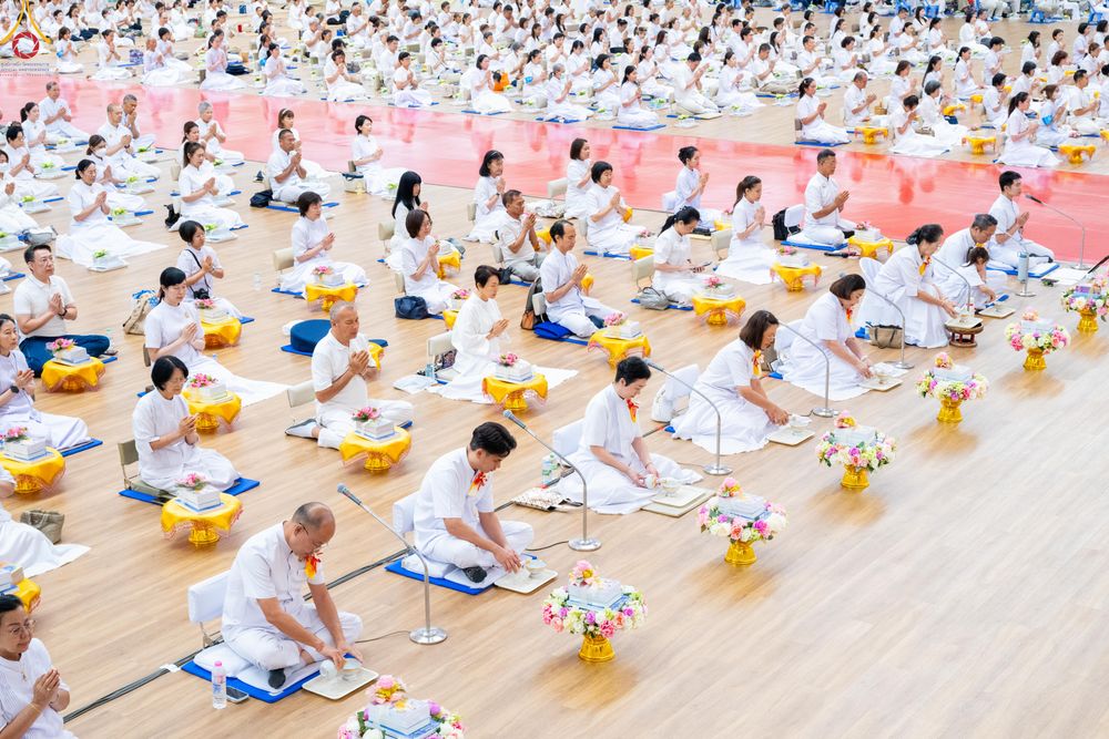 ภาพ No.329072:วันอาทิตย์ที่ 17 พฤษภาคม พ.ศ.2569 พิธีร่วมบุญการศึกษาพระภิกษุสามเณร (หนังสือบาลี นักธรรม ทางก้าวหน้า World-Pec) ณ ห้องแก้วสารพัดนึก 2 วัดพระธรรมกาย