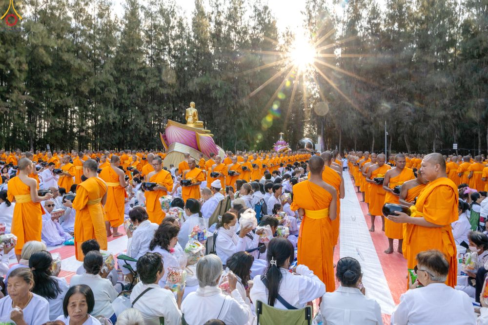 ภาพ No.289377:วันที่ 7 มกราคม พ.ศ. 2569 พิธีตักบาตรพระธรรมยาตรา ณ อนุสรณ์สถานลำดับที่ 1 สถานที่เกิดด้วยรูปกายเนื้อ อนุสรณ์สถานมหาวิหารพระมงคลเทพมุนี (โลตัสแลนด์) อ.สองพี่น้อง จ.สุพรรณบุรี ในโครงการธรรมยาตรา กตัญญูบูชา มหาปูชนียาจารย์ พระมงคลเทพมุนี(สด จนฺทสโร) พระผู้ป