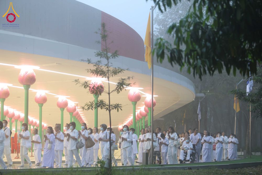 ภาพ No.298063:วันเสาร์ที่ 17 มกราคม พ.ศ. 2569 พิธีบรรพชาอุปสมบท โครงการอุปสมบทหมู่ บูชาธรรมครบ 117 ปี คุณยายอาจารย์มหารัตนอุบาสิกาจันทร์ ขนนกยูง  ณ อุโบสถพระไตรปิฎก วัดพระธรรมกาย