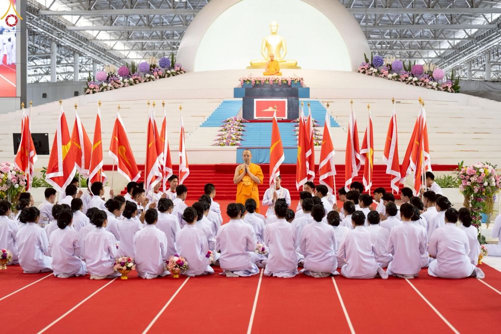 ภาพ No.251767:วันที่ 10 ตุลาคม พ.ศ. 2568 พิธีทอดผ้าป่าสมทบกฐินวัดพระธรรมกาย และสมทบกฐิน 30,000 กว่าวัดทั่วประเทศ ครั้งที่ 3 ณ สภาธรรมกายสากล วัดพระธรรมกาย