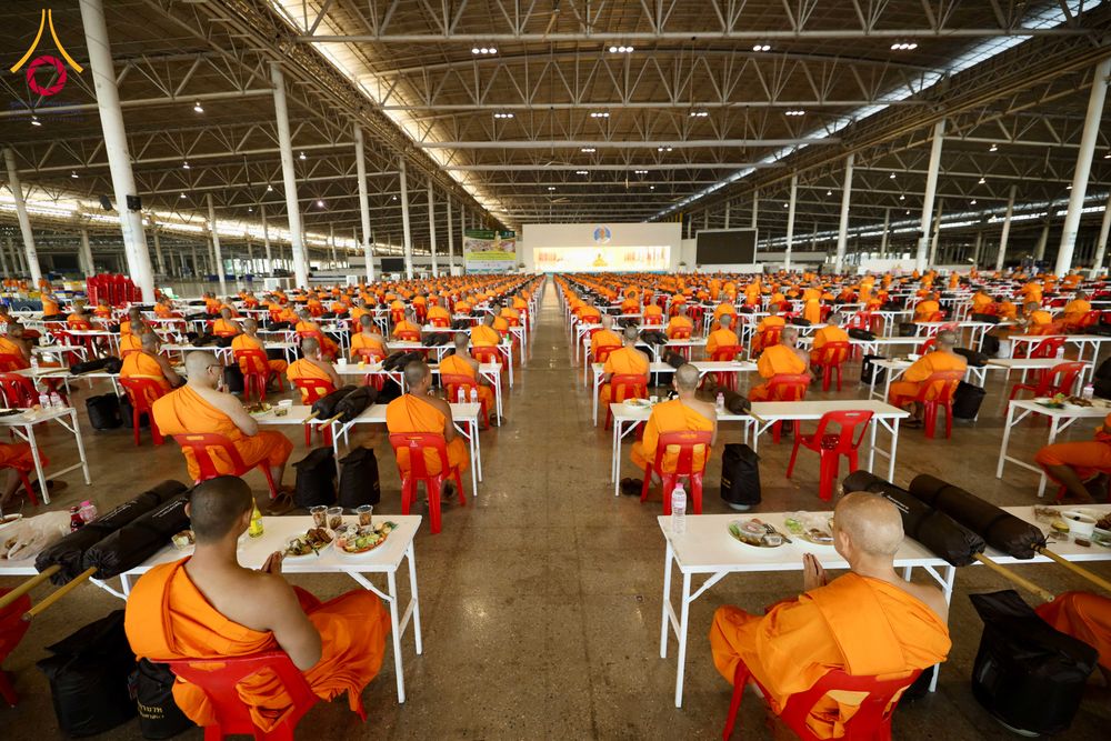 ภาพ No.287410:วันที่ 3 มกราคม พ.ศ.2569 พิธีถวายภัตตาหารเป็นสังฆทาน แด่พระธรรมยาตรา ณ วัดพระธรรมกาย  จังหวัดปทุมธานี ในโครงการธรรมยาตรา กตัญญูบูชา มหาปูชนียาจารย์ พระมงคลเทพมุนี(สด จนฺทสโร) พระผู้ปราบมาร อนุสรณ์สถาน 7 แห่ง ปีที่ 14