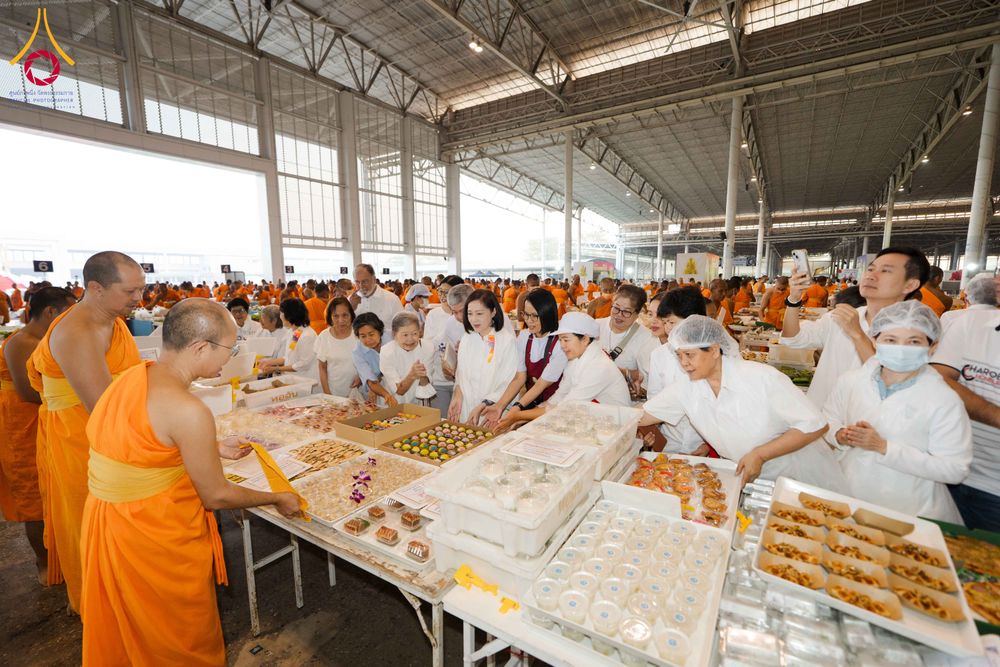 ภาพ No.306268:วันที่ 30 มกราคม พ.ศ. 2569 พิธีถวายภัตตาหารเป็นสังฆทาน แด่พระธรรมยาตรา ณ วัดพระธรรมกาย  จังหวัดปทุมธานี ในโครงการธรรมยาตรา กตัญญูบูชา มหาปูชนียาจารย์ พระมงคลเทพมุนี(สด จนฺทสโร) พระผู้ปราบมาร อนุสรณ์สถาน 7 แห่ง ปีที่ 14