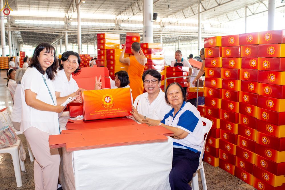 ภาพ No.320518:วันที่ 10 เมษายน พ.ศ.2569 การเตรียมกล่องไทยธรรม เพื่องานถวายมหาสังฆทาน 40,000 กว่าวัดทั่วประเทศ วันคุ้มครองโลก 22 เมษายน พ.ศ.2569 วัดพระธรรมกาย