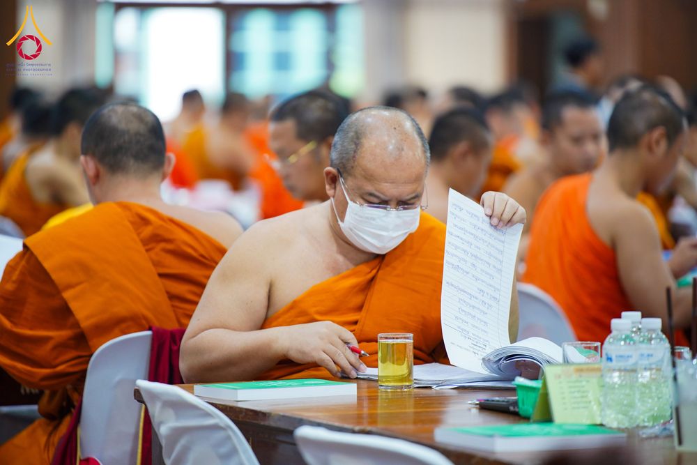 ภาพ No.281330:วันที่ 25 ธันวาคม พ.ศ. 2568 บรรยากาศการตรวจใบข้อสอบธรรมสนามหลวง  นักธรรมชั้นเอก และธรรมศึกษาชั้นเอก ส่วนภูมิภาค  ณ ศาลาอบรมสงฆ์ วัดสามพระยาวรวิหาร เขตพระนคร กรุงเทพมหานคร