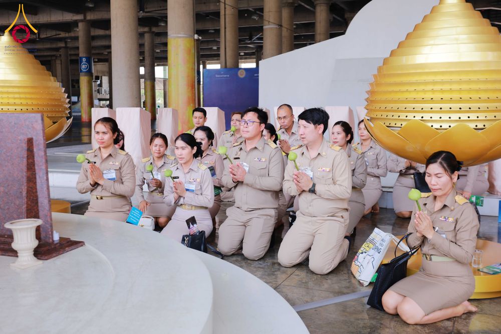 ภาพ No.311523:วันจันทร์ที่ 23 กุมภาพันธ์ พ.ศ. 2569 เปิดโลกทัศน์ผู้บริหารสถานศึกษายุคใหม่ เรียนรู้ต้นแบบการพัฒนาคนผ่านพลัง “บวร–V-Star” ผู้เข้ารับการพัฒนาตามโครงการ สพฐ. ศึกษาดูงานวัดพระธรรมกาย เสริมภาวะผู้นำคุณธรรมสู่การบริหารโรงเรียนอย่างยั่งยืน ณ อาคาร 100 ปี คุณยาย