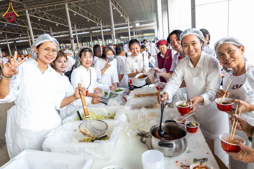 ภาพ No.307084:วันที่ 31 มกราคม พ.ศ. 2569 พิธีถวายภัตตาหารเป็นสังฆทาน แด่พระธรรมยาตรา ณ วัดพระธรรมกาย  จังหวัดปทุมธานี ในโครงการธรรมยาตรา กตัญญูบูชา มหาปูชนียาจารย์ พระมงคลเทพมุนี(สด จนฺทสโร) พระผู้ปราบมาร อนุสรณ์สถาน 7 แห่ง ปีที่ 14