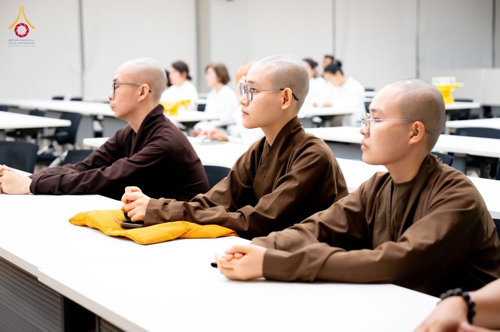 ภาพ No.324817:วันอังคารที่ 21 เมษายน พ.ศ.2569  หลวงพ่อทัตตชีโว รองเจ้าอาวาสวัดพระธรรมกาย ถวายการต้อนรับและปฏิสันถารคณะสงฆ์จากประเทศเวียดนาม