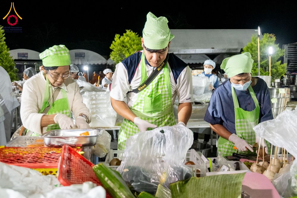 ภาพ No.289453:วันที่ 7 มกราคม พ.ศ. 2569 พิธีถวายภัตตาหารเป็นสังฆทาน แด่พระธรรมยาตรา ในโครงการธรรมยาตรา กตัญญูบูชา มหาปูชนียาจารย์ พระมงคลเทพมุนี(สด จนฺทสโร) พระผู้ปราบมาร อนุสรณ์สถาน 7 แห่ง ปีที่ 14 ณ อนุสรณ์สถานมหาวิหารพระมงคลเทพมุนี (โลตัสแลนด์) อ.สองพี่น้อง จ.สุพรร