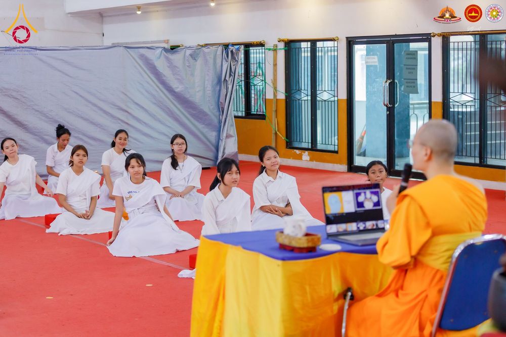 ภาพ No.283554:วันอาทิตย์ที่ 21 ธันวาคม  2568 พิธีบิณฑบาตฉลองสามเณรใหม่ ประเทศอินโดนีเซีย