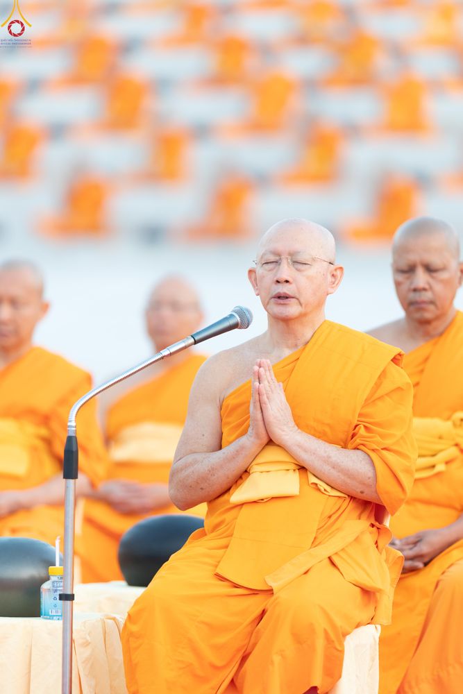 ภาพ No.279707:วันที่ 1 มกราคม พ.ศ.2569 พิธีตักบาตรในวันขึ้นปีใหม่ ณ ลานธรรม วัดพระธรรมกาย