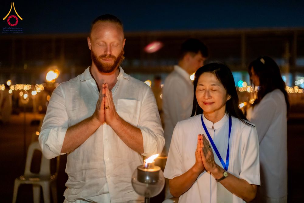 ภาพ No.312397:วันอังคารที่ 3 มีนาคม พ.ศ.2569 พิธีเวียนประทักษิณและจุดมาฆประทีป (ภาพชุดที่ 2) ณ ลานธรรมพระมหาธรรมกายเจดีย์ วัดพระธรรมกาย