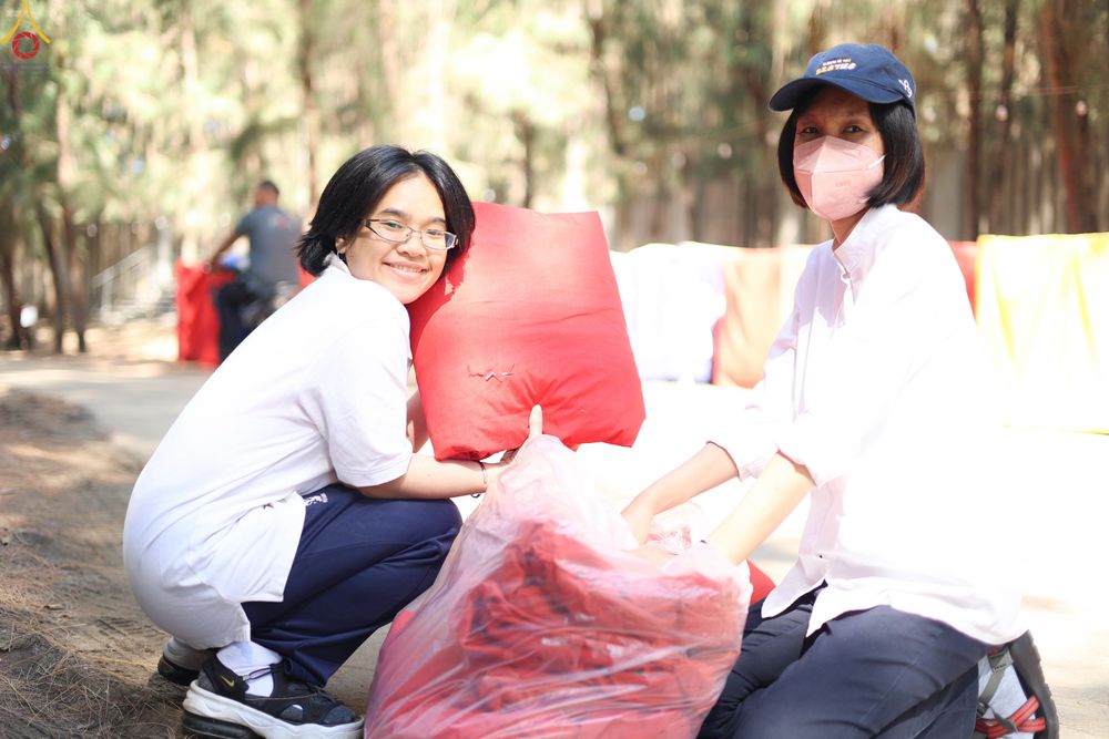 ภาพ No.296175:ภาพเบื้องหลังอาสาสมัครรวมใจ ชุดที่ 2 ในโครงการธรรมยาตรา กตัญญูบูชา มหาปูชนียาจารย์ พระมงคลเทพมุนี(สด จนฺทสโร) พระผู้ปราบมาร อนุสรณ์สถาน 7 แห่ง ปีที่ 14