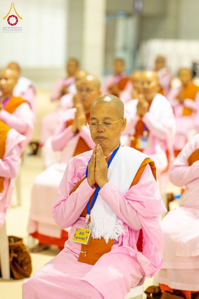 ภาพ No.325632:วันที่ 26 เมษายน พ.ศ.2569 กิจกรรมงานบุญวันอาทิตย์ สาธุชนปฏิบัติธรรมร่วมกัน ณ ห้องแก้วสารพัด 1 วัดพระธรรมกาย ปทุมธานี