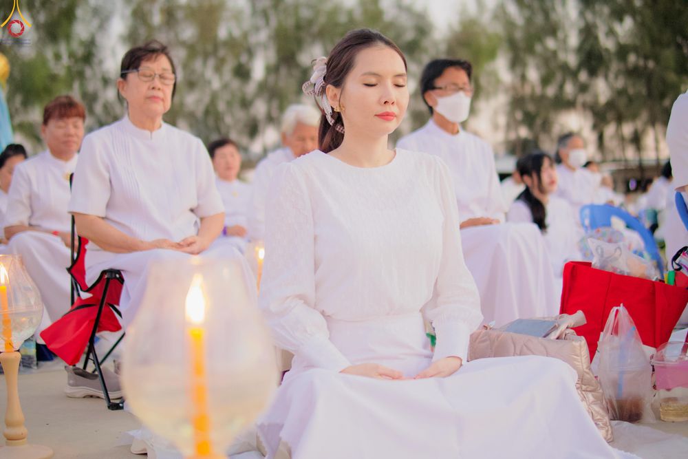 ภาพ No.302358:วันที่ 23 มกราคม พ.ศ. 2569 พิธีจุดประทีปธรรมถวายเป็นพุทธบูชา (ภาพชุดที่ 2) และบูชาธรรมมหาปูชนียาจารย์  ณ อนุสรณ์สถานลำดับที่ 5 สถานที่เผยแผ่วิชชาธรรมกายครั้งแรก อนุสรณ์สถานบางปลา วัดบางปลา อำเภอบางเลน จังหวัดนครปฐม ในโครงการธรรมยาตรา กตัญญูบูชา มหาปูชนีย