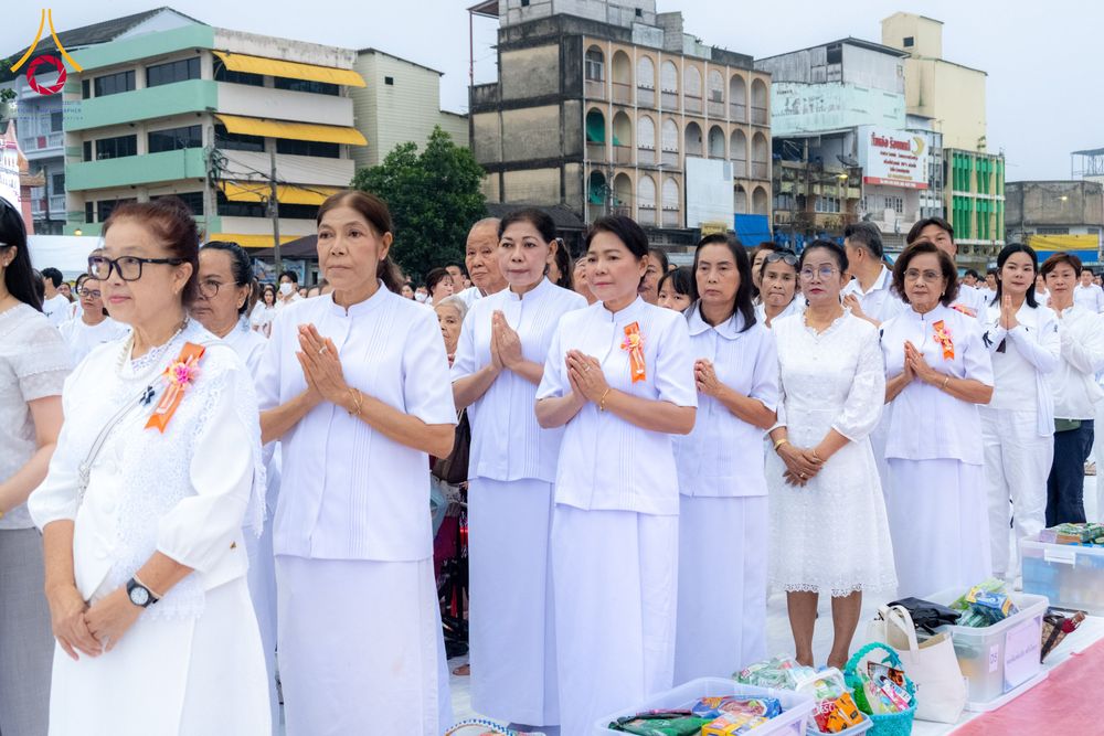 ภาพ No.284631:วันอาทิตย์ที่ 14 ธันวาคม พ.ศ.2568  พิธีทำบุญเมืองสุราษฎร์ธานี 110ปี และพิธีตักบาตรพระสงฆ์ 1,110 รูป  ณ บริเวณริมน้ำวัดกลาง (เก่า) ถนนบ้านดอน ตำบลตลาดใหม่ อำเภอเมือง จังหวัดสุราษฎร์ธานี