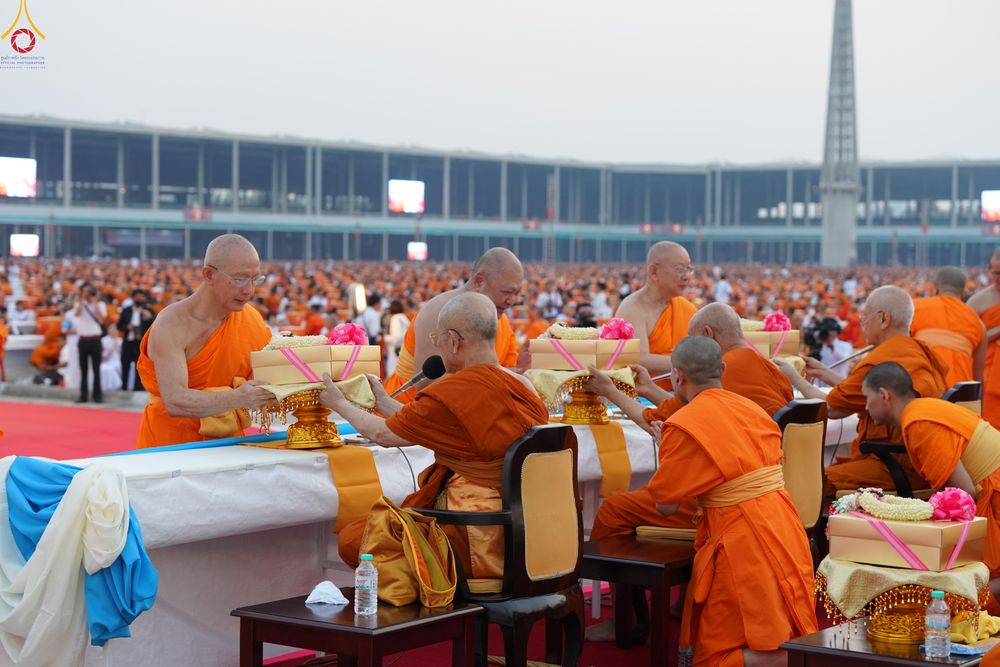 ภาพ No.324189:วันที่ 22 เมษายน พ.ศ.2569 (วันคุ้มครองโลก) พิธีถวายมหาสังฆทาน 40,000 กว่าวัดทั่วประเทศ ณ ลานธรรม พระมหาธรรมกายเจดีย์ วัดพระธรรมกาย