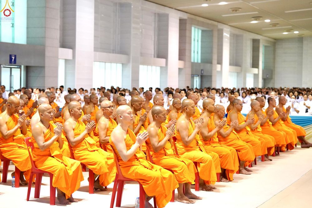 ภาพ No.311425:วันอาทิตย์ต้นเดือนที่ 1 มีนาคม พ.ศ.2569 พิธีตักบาตร และ พิธีบูชาข้าวพระ ณ สภาธรรมกายสากล วัดพระธรรมกาย