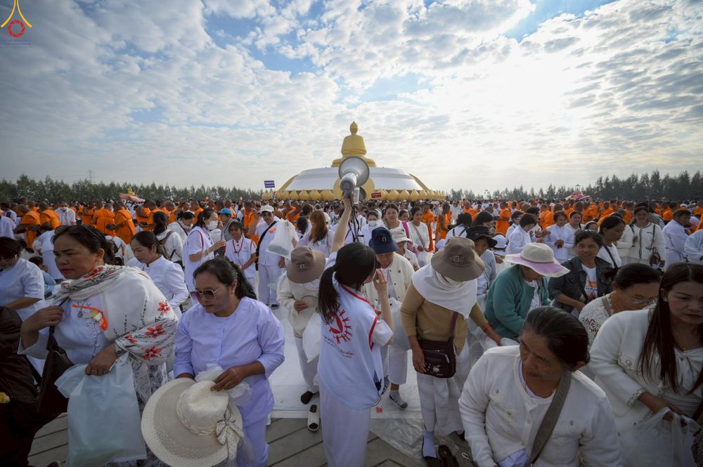 ภาพ No.306735:ภาพเบื้องหลังอาสาสมัครรวมใจ ชุดที่ 5 ในโครงการธรรมยาตรา กตัญญูบูชา มหาปูชนียาจารย์ พระมงคลเทพมุนี(สด จนฺทสโร) พระผู้ปราบมาร อนุสรณ์สถาน 7 แห่ง ปีที่ 14