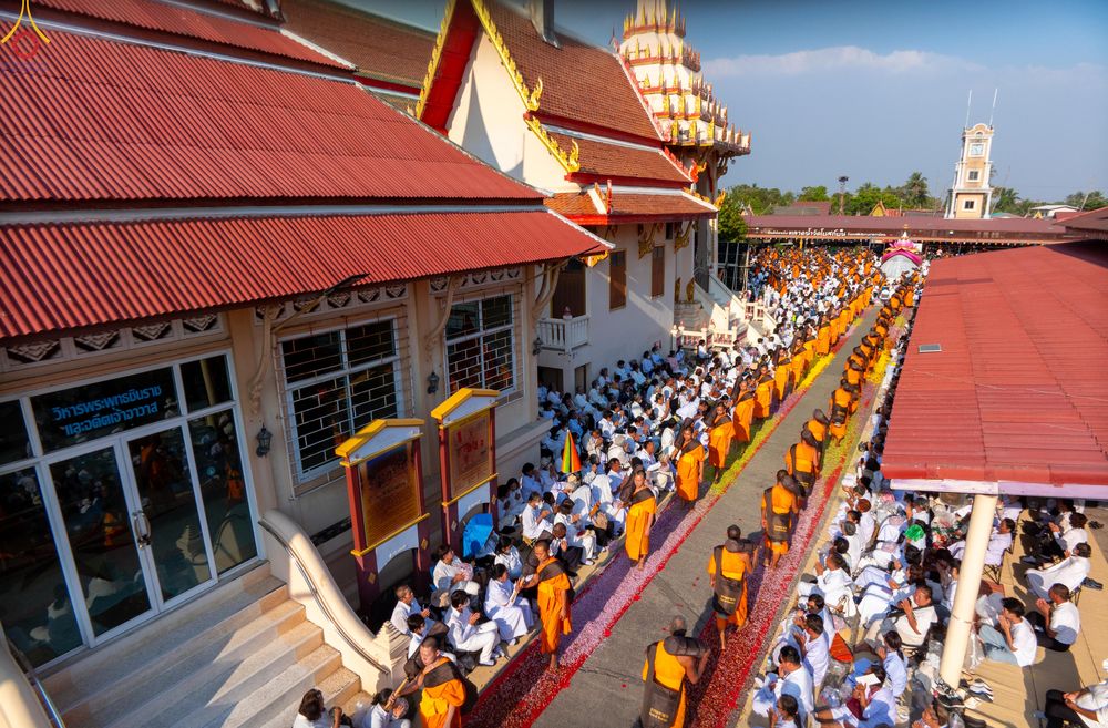 ภาพ No.295213:วันที่ 16 มกราคม พ.ศ. 2569 พิธีต้อนรับพระธรรมยาตรา อนุสรณ์สถานลำดับที่ 4 (ภาพชุดที่ 2) สถานที่เกิดด้วยกายธรรม ณ วัดโบสถ์บน ต.บางคูเวียง จ.นนทบุรี ในโครงการธรรมยาตรา กตัญญูบูชา มหาปูชนียาจารย์ พระมงคลเทพมุนี(สด จนฺทสโร) พระผู้ปราบมาร อนุสรณ์สถาน 7 แห่ง ปี