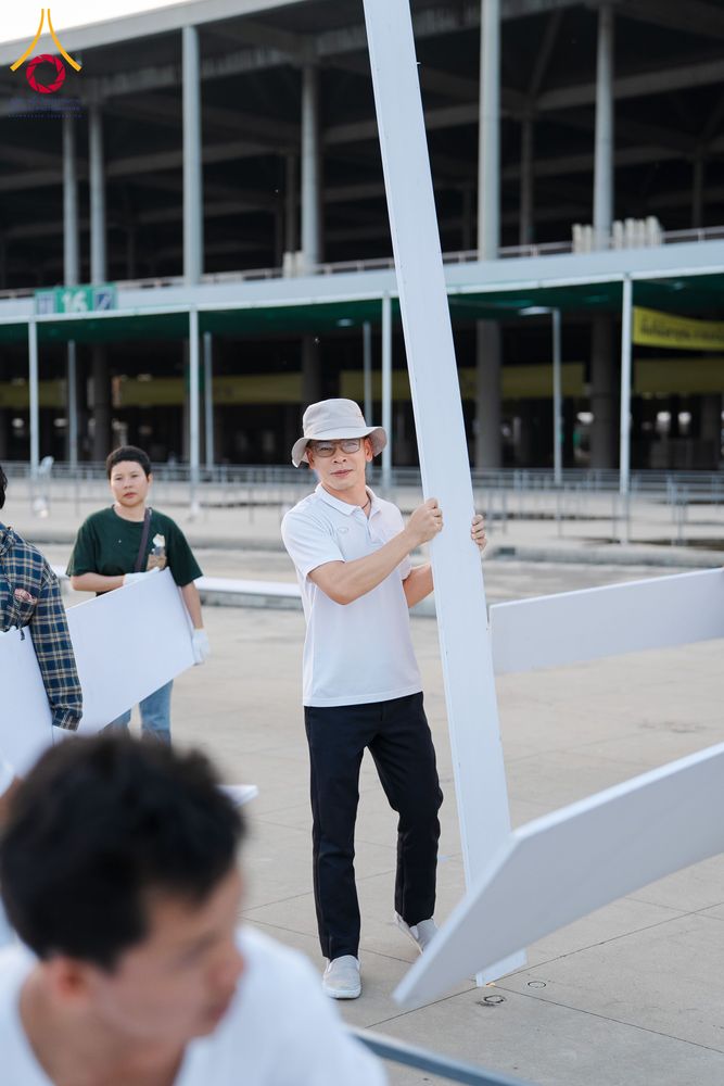 ภาพ No.326407:วันที่ 26 -27 เมษาบน พ.ศ.2569 การเก็บงานแผ่นหน้าโต๊ะที่ลานธรรม งานถวายมหาสังฆทาน 40,000 กว่าวัดทั่วประเทศ ณ ลานธรรม วัดพระธรรมกาย