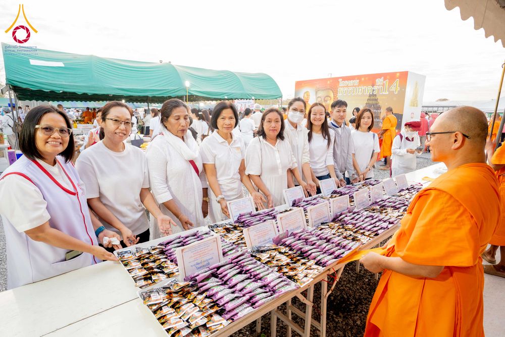 ภาพ No.301790:วันที่ 24 มกราคม พ.ศ. 2569 พิธีถวายภัตตาหารเป็นสังฆทาน แด่พระธรรมยาตรา ณ อนุสรณ์สถานบางปลา วัดบางปลา อำเภอบางเลน จังหวัดนครปฐม ในโครงการธรรมยาตรา กตัญญูบูชา มหาปูชนียาจารย์ พระมงคลเทพมุนี(สด จนฺทสโร) พระผู้ปราบมาร อนุสรณ์สถาน 7 แห่ง ปีที่ 14