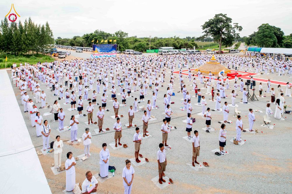 ภาพ No.346611:วันอาทิตย์ที่ 30 สิงหาคม พ.ศ.2569 พิธีทอดผ้าป่า สวดธรรมจักรกัปปวัตนสูตรกลั่นแผ่นดินโปรยรัตนชาติ  สถาปนาองค์พระเจดีย์เพื่อสร้างสันติภาพโลก  ณ ศูนย์ปฏิบัติธรรมพนมสารคาม (เพชรตะวัน) จังหวัดฉะเชิงเทรา