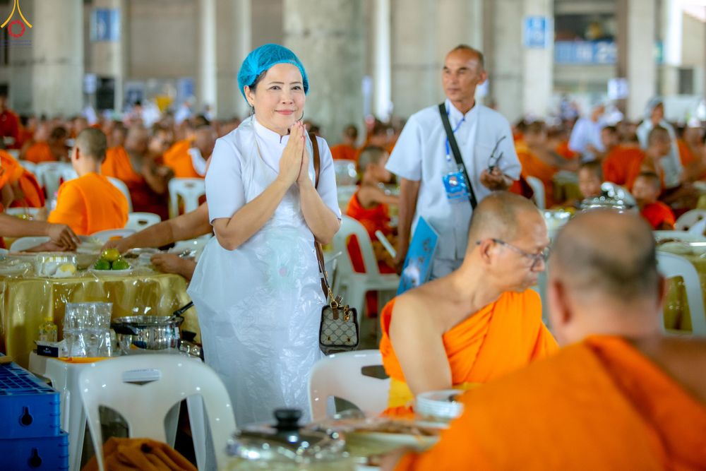 ภาพ No.325870:วันที่ 22 เมษายน พ.ศ.2569(วันคุ้มครองโลก) งานถวายมหาสังฆทาน 40,000 กว่าวัดทั่วประเทศ เจ้าหน้าที่ สาธุชน ร่วมใจจัดเตรียมภัตตาหารเพล (ชุด 2)