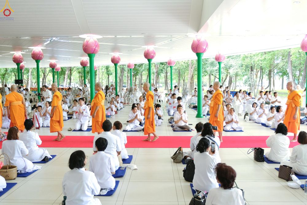 ภาพ No.330814:วันวิสาขบูชา อาทิตย์ที่ 31 พฤษภาคม พ.ศ.2569 พิธีบรรพชาสามเณรอุบาสก 11 ท่าน , พิธีถวายบาตรผ้าไตร และจตุปัจจัยไทยธรรม แด่สามเณร , พิธีอุปสมบทอุทิศชีวิต , พิธีกล่าวคำกัปปิยภัณฑ์  ณ อุโบสถพระไตรปิฎก วัดพระธรรมกาย จังหวัดปทุมธานี