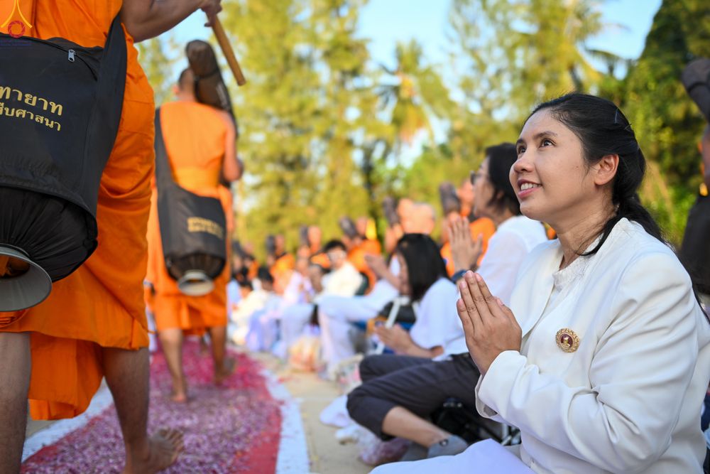 ภาพ No.289654:วันที่ 7 มกราคม พ.ศ. 2569 พิธีต้อนรับพระธรรมยาตรา ณ อนุสรณ์สถานลำดับที่ 2 สถานที่ตั้งมโนปณิธานบวชตลอดชีวิต อนุสรณ์สถานคลองบางนางแท่น อ.สามพราน จ.นครปฐม ในโครงการธรรมยาตรา กตัญญูบูชา มหาปูชนียาจารย์ พระมงคลเทพมุนี(สด จนฺทสโร) พระผู้ปราบมาร อนุสรณ์สถาน 7 แ