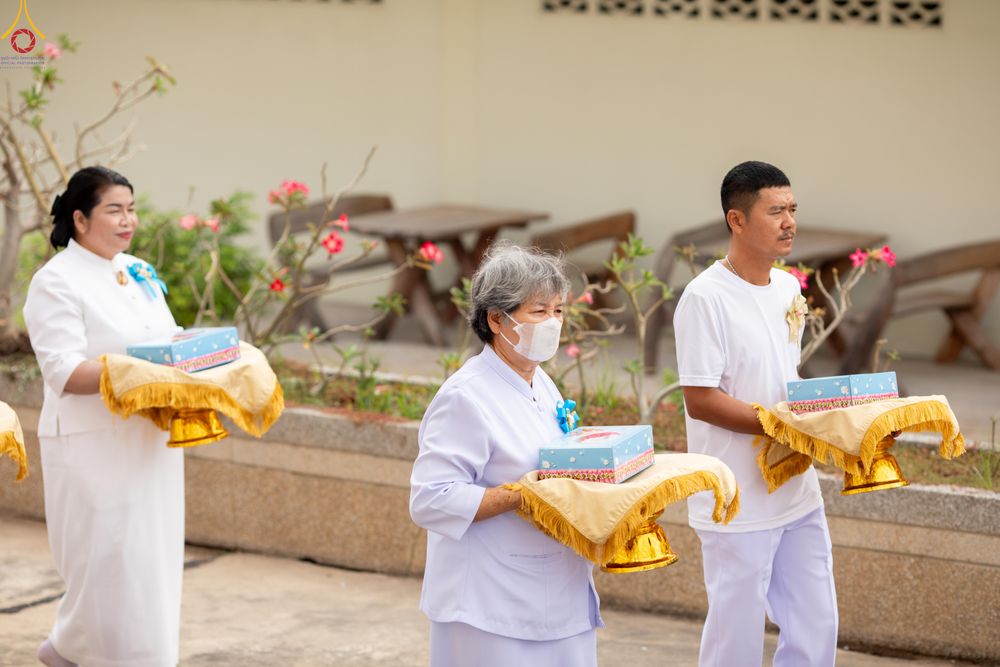 ภาพ No.301200:วันที่ 22 มกราคม พ.ศ. 2569 พิธีทอดผ้าป่าทำนุบำรุงศาสนสถาน ณ วัดใหม่พิบูลย์ผล อ.สองพี่น้อง จ.สุพรรณบุรี ในโครงการธรรมยาตรา กตัญญูบูชา มหาปูชนียาจารย์ พระมงคลเทพมุนี(สด จนฺทสโร) พระผู้ปราบมาร อนุสรณ์สถาน 7 แห่ง ปีที่ 14