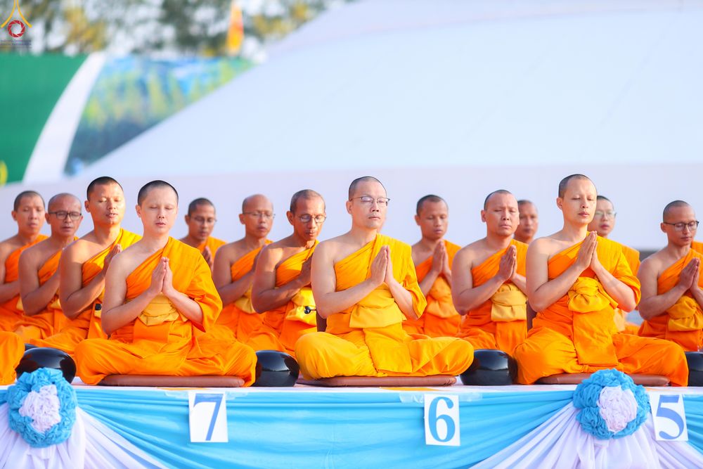 ภาพ No.292388:วันที่ 11 มกราคม พ.ศ. 2569 พิธีตักบาตรพระธรรมยาตรา ณ อนุสรณ์สถานคลองบางนางแท่น อ.สามพราน จ.นครปฐม ในโครงการธรรมยาตรา กตัญญูบูชา มหาปูชนียาจารย์ พระมงคลเทพมุนี(สด จนฺทสโร) พระผู้ปราบมาร อนุสรณ์สถาน 7 แห่ง ปีที่ 14