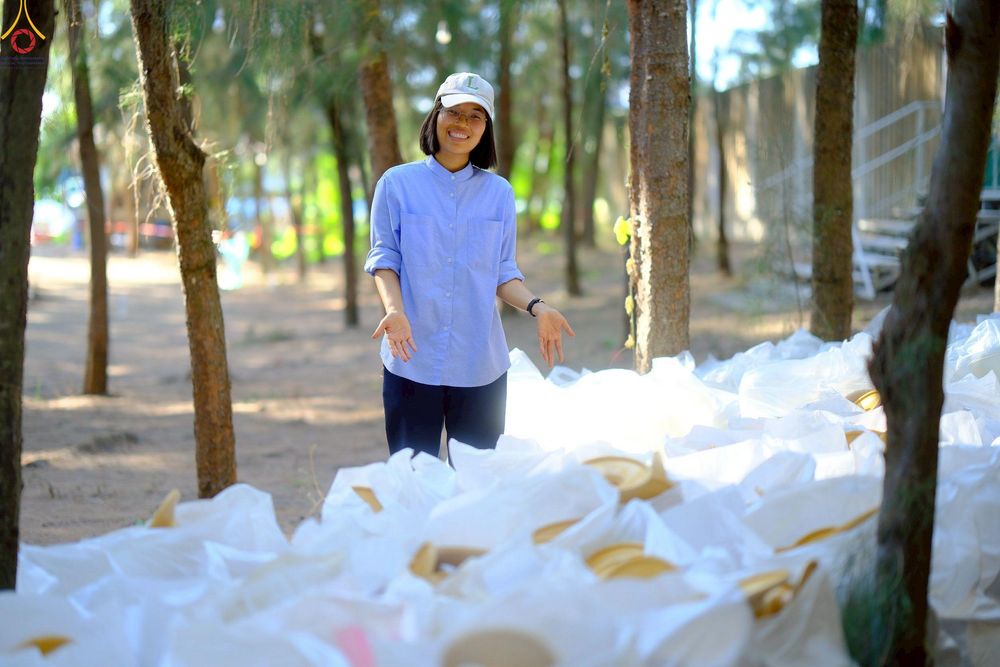 ภาพ No.296170:ภาพเบื้องหลังอาสาสมัครรวมใจ ชุดที่ 2 ในโครงการธรรมยาตรา กตัญญูบูชา มหาปูชนียาจารย์ พระมงคลเทพมุนี(สด จนฺทสโร) พระผู้ปราบมาร อนุสรณ์สถาน 7 แห่ง ปีที่ 14