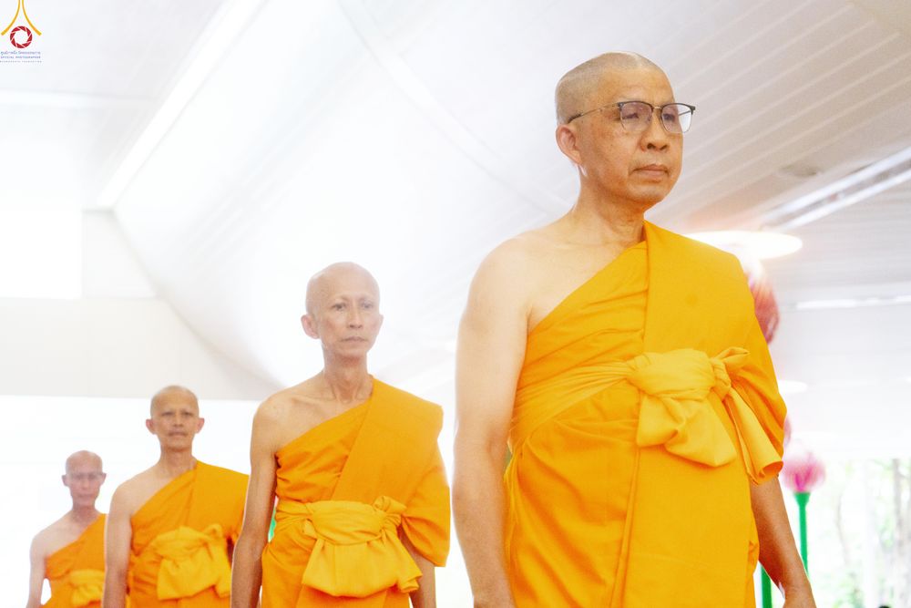 ภาพ No.330849:วันวิสาขบูชา อาทิตย์ที่ 31 พฤษภาคม พ.ศ.2569 พิธีบรรพชาสามเณรอุบาสก 11 ท่าน , พิธีถวายบาตรผ้าไตร และจตุปัจจัยไทยธรรม แด่สามเณร , พิธีอุปสมบทอุทิศชีวิต , พิธีกล่าวคำกัปปิยภัณฑ์  ณ อุโบสถพระไตรปิฎก วัดพระธรรมกาย จังหวัดปทุมธานี