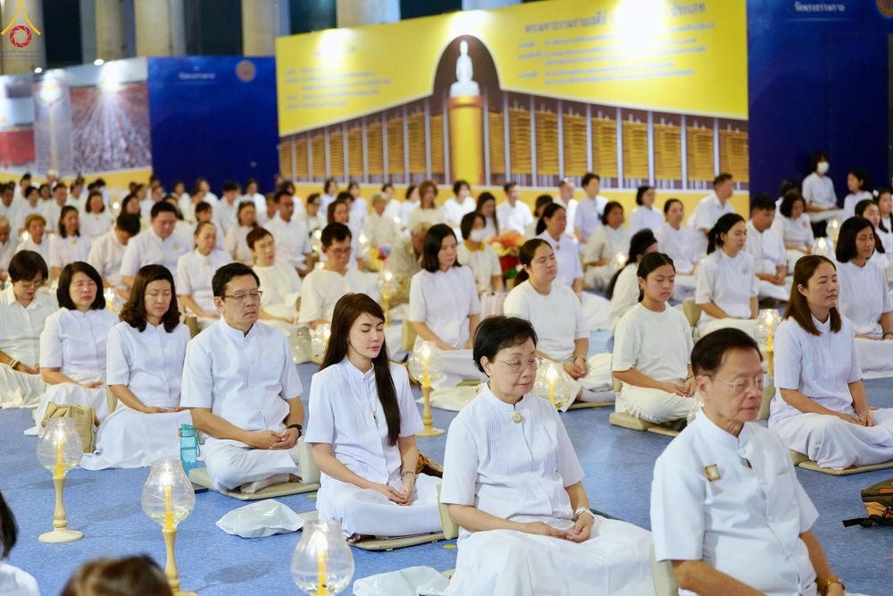 ภาพ No.331074:วันวิสาขบูชา อาทิตย์ที่ 31 พฤษภาคม พ.ศ.2569 พิธีจุดวิสาขประทีป , พิธีเวียนประทักษิณ  รอบพระมหาธรรมกายเจดีย์  และพิธีฉลองชัยสวดมนต์บทธัมมจักกัปปวัตนสูตร  ครบ 8,415,000,000 จบ ณ วัดพระธรรมกาย