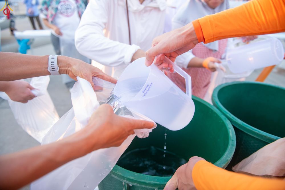 ภาพ No.321542:วันที่ 9-10 เมษายน พ.ศ.2569 การเตรียมงาน มัดถุงน้ำ ถ่วงขาโต๊ะไทยธรรม เพื่องานถวายมหาสังฆทาน 40,000 กว่าวัดทั่วประเทศ วันคุ้มครองโลก 22 เมษายน พ.ศ.2569 วัดพระธรรมกาย