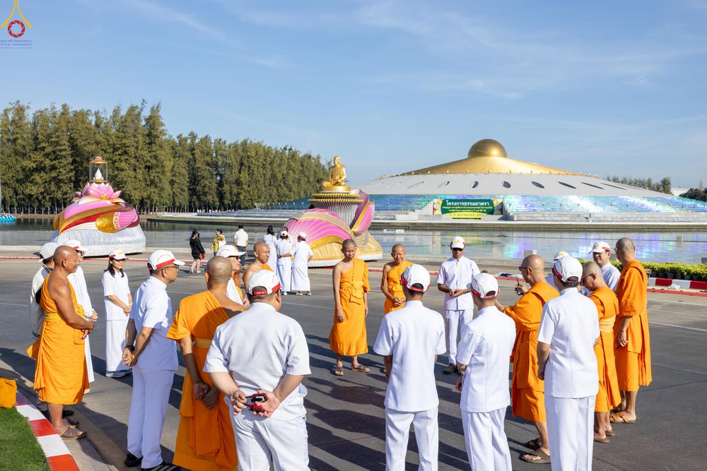 ภาพ No.295949:ภาพเบื้องหลังอาสาสมัครรวมใจ ชุดที่ 1 ในโครงการธรรมยาตรา กตัญญูบูชา มหาปูชนียาจารย์ พระมงคลเทพมุนี(สด จนฺทสโร) พระผู้ปราบมาร อนุสรณ์สถาน 7 แห่ง ปีที่ 14