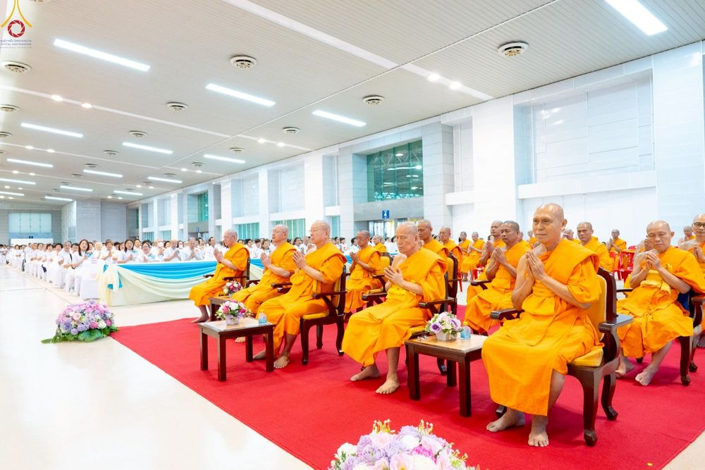 ภาพ No.251762:วันที่ 10 ตุลาคม พ.ศ. 2568 พิธีทอดผ้าป่าสมทบกฐินวัดพระธรรมกาย และสมทบกฐิน 30,000 กว่าวัดทั่วประเทศ ครั้งที่ 3 ณ สภาธรรมกายสากล วัดพระธรรมกาย