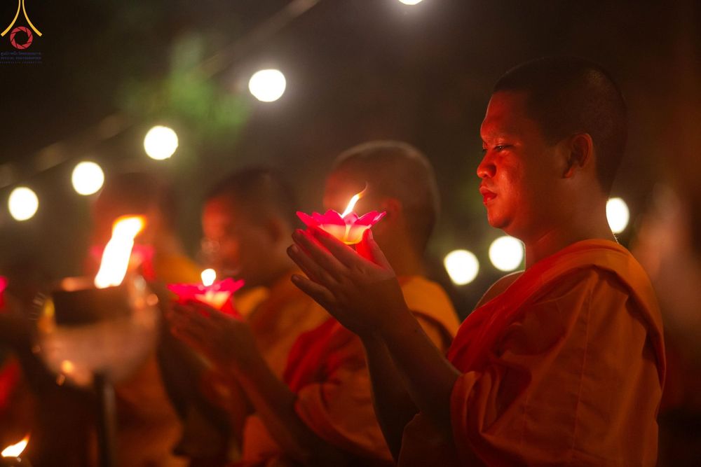 ภาพ No.192840:พิธีจุดประทีปถวายเป็นพุทธบูชา และบูชาธรรมมหาปูชนียาจารย์ ณ อนุสรณ์สถานคลองบางนางแท่น อ.สามพราน จ.นครปฐม ในโครงการธรรมยาตรา กตัญญูบูชา มหาปูชนียาจารย์ พระมงคลเทพมุนี(สด จนฺทสโร) พระผู้ปราบมาร อนุสรณ์สถาน 7 แห่ง ปีที่ 13 วันที่ 10 มกราคม พ.ศ. 2568