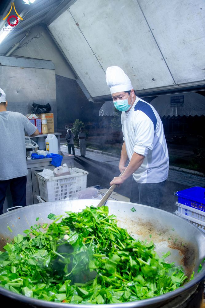 ภาพ No.288771:วันที่ 6 มกราคม พ.ศ. 2569 พิธีถวายภัตตาหารเป็นสังฆทาน แด่พระธรรมยาตรา ในโครงการธรรมยาตรา กตัญญูบูชา มหาปูชนียาจารย์ พระมงคลเทพมุนี(สด จนฺทสโร) พระผู้ปราบมาร อนุสรณ์สถาน 7 แห่ง ปีที่ 14 ณ อนุสรณ์สถานมหาวิหารพระมงคลเทพมุนี (โลตัสแลนด์) อ.สองพี่น้อง จ.สุพรร