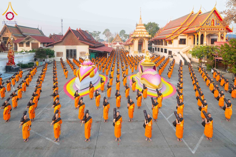 ภาพ No.297372:วันที่ 15 มกราคม พ.ศ.2569 พระธรรมยาตราปฏิบัติธรรมและถ่ายภาพหมู่ประวัติศาสตร์ อนุสรณ์สถานลำดับที่ 4 สถานที่เกิดด้วยกายธรรม  ณ วัดโบสถ์บน ต.บางคูเวียง จ.นนทบุรี ในโครงการธรรมยาตรา กตัญญูบูชา มหาปูชนียาจารย์ พระมงคลเทพมุนี(สด จนฺทสโร) พระผู้ปราบมาร อนุสรณ์ส