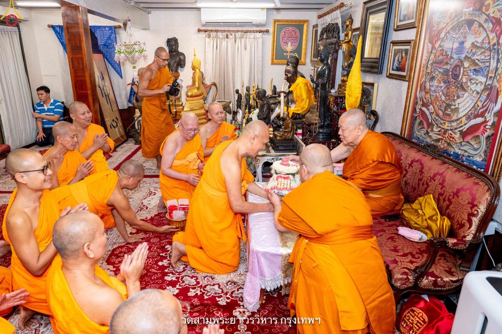 ภาพ No.342130:วันศุกร์ที่ 31 กรกฎาคม พ.ศ.2569 พระภิกษุวัดพระธรรมกาย ทำวัตรพระผู้ใหญ่เนื่องในวันเข้าพรรษา