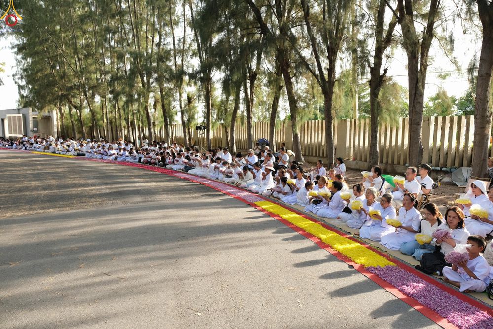 ภาพ No.287702:วันที่ 3 มกราคม พ.ศ. 2569 พิธีต้อนรับพระธรรมยาตรา ครั้งที่ 2 (ภาพชุดที่ 2) ในโครงการธรรมยาตรา กตัญญูบูชา มหาปูชนียาจารย์ พระมงคลเทพมุนี(สด จนฺทสโร) พระผู้ปราบมาร อนุสรณ์สถาน 7 แห่ง ปีที่ 14 ณ อนุสรณ์สถานมหาวิหารพระมงคลเทพมุนี (โลตัสแลนด์) อ.สองพี่น้อง จ.