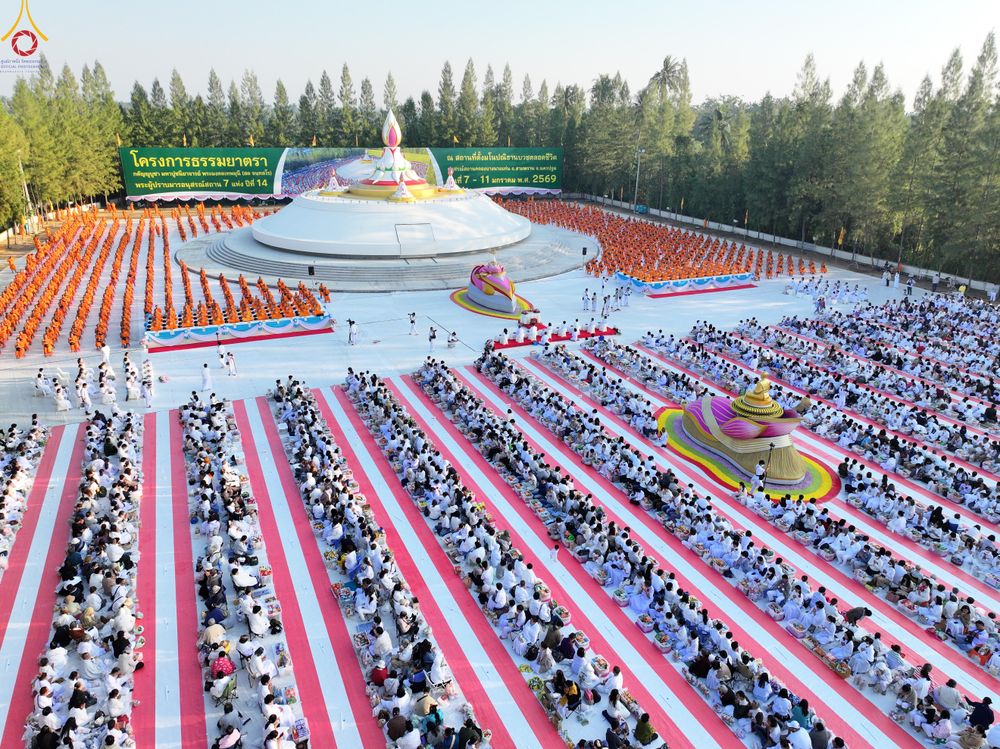 ภาพ No.292382:วันที่ 11 มกราคม พ.ศ. 2569 พิธีตักบาตรพระธรรมยาตรา ณ อนุสรณ์สถานคลองบางนางแท่น อ.สามพราน จ.นครปฐม ในโครงการธรรมยาตรา กตัญญูบูชา มหาปูชนียาจารย์ พระมงคลเทพมุนี(สด จนฺทสโร) พระผู้ปราบมาร อนุสรณ์สถาน 7 แห่ง ปีที่ 14