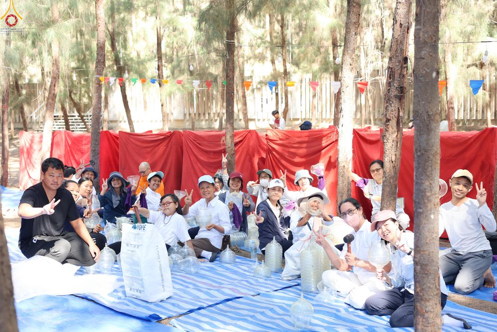 ภาพ No.296159:ภาพเบื้องหลังอาสาสมัครรวมใจ ชุดที่ 2 ในโครงการธรรมยาตรา กตัญญูบูชา มหาปูชนียาจารย์ พระมงคลเทพมุนี(สด จนฺทสโร) พระผู้ปราบมาร อนุสรณ์สถาน 7 แห่ง ปีที่ 14