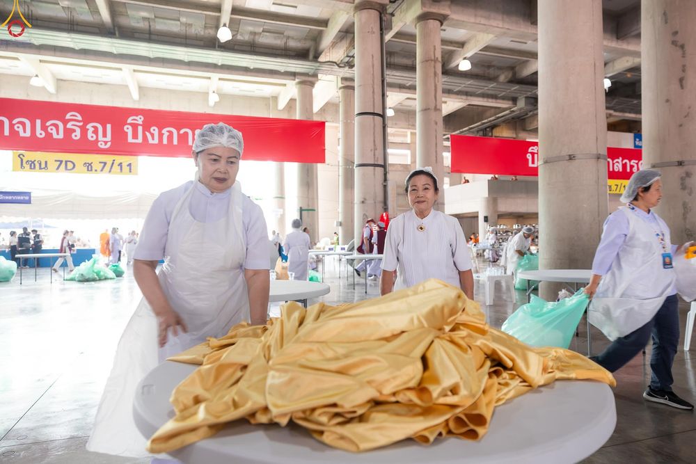 ภาพ No.325909:วันที่ 22 เมษายน พ.ศ.2569(วันคุ้มครองโลก) งานถวายมหาสังฆทาน 40,000 กว่าวัดทั่วประเทศ เจ้าหน้าที่ สาธุชน ร่วมใจจัดเตรียมภัตตาหารเพล (ชุด 2)