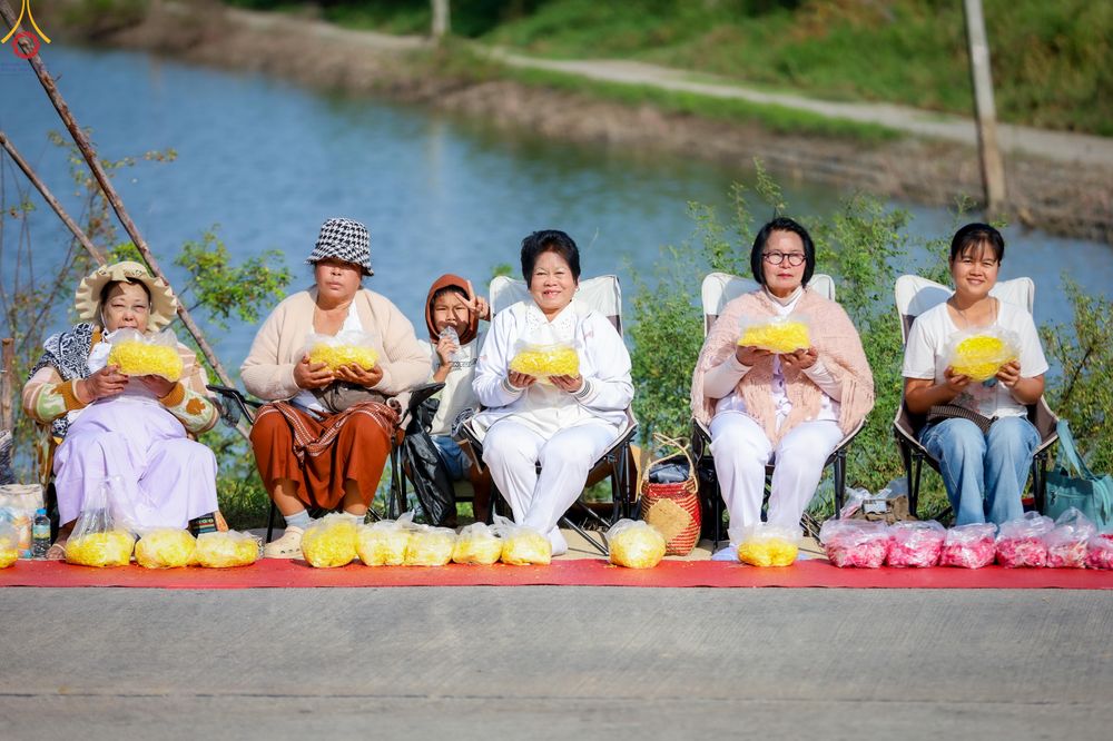 ภาพ No.287685:วันที่ 3 มกราคม พ.ศ. 2569 พิธีต้อนรับพระธรรมยาตรา ครั้งที่ 2 (ภาพชุดที่ 2) ในโครงการธรรมยาตรา กตัญญูบูชา มหาปูชนียาจารย์ พระมงคลเทพมุนี(สด จนฺทสโร) พระผู้ปราบมาร อนุสรณ์สถาน 7 แห่ง ปีที่ 14 ณ อนุสรณ์สถานมหาวิหารพระมงคลเทพมุนี (โลตัสแลนด์) อ.สองพี่น้อง จ.