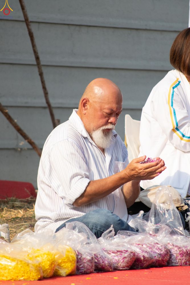 ภาพ No.294945:วันที่ 14 มกราคม พ.ศ. 2569 พิธีต้อนรับพระธรรมยาตรา อนุสรณ์สถานลำดับที่ 4  สถานที่เกิดด้วยกายธรรม ณ วัดโบสถ์บน ต.บางคูเวียง จ.นนทบุรี ในโครงการธรรมยาตรา กตัญญูบูชา มหาปูชนียาจารย์ พระมงคลเทพมุนี(สด จนฺทสโร) พระผู้ปราบมาร อนุสรณ์สถาน 7 แห่ง ปีที่ 14