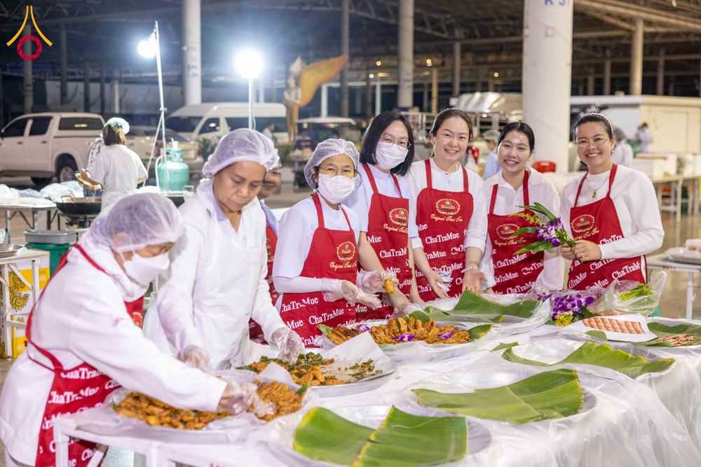 ภาพ No.305454:วันที่ 29 มกราคม พ.ศ. 2569 พิธีถวายภัตตาหารเป็นสังฆทาน แด่พระธรรมยาตรา ณ วัดพระธรรมกาย  จังหวัดปทุมธานี ในโครงการธรรมยาตรา กตัญญูบูชา มหาปูชนียาจารย์ พระมงคลเทพมุนี(สด จนฺทสโร) พระผู้ปราบมาร อนุสรณ์สถาน 7 แห่ง ปีที่ 14