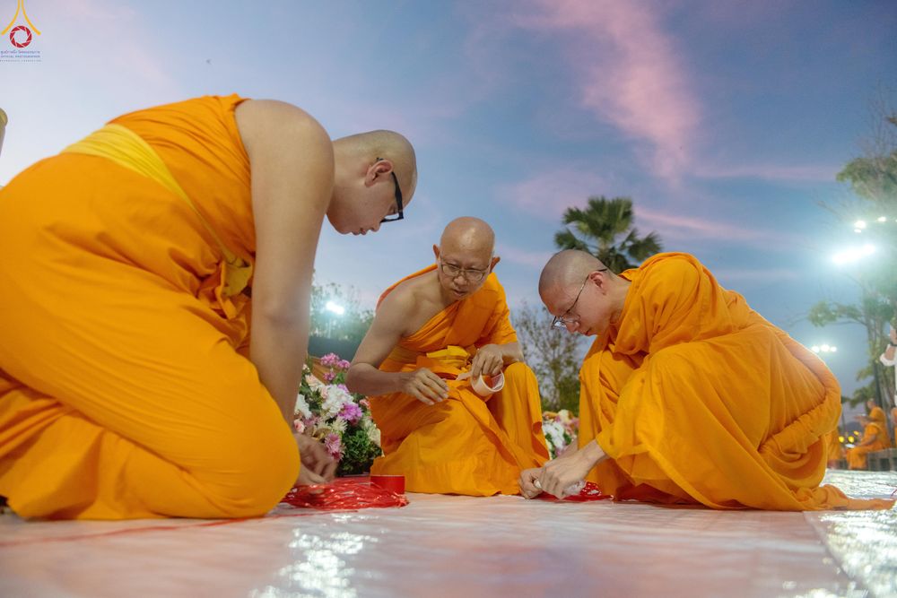 ภาพ No.282421:วันที่ 19 -20 ธันวาคม พ.ศ.2568 เบื้องหลังความสำเร็จ ของการจัดงานตักบาตร พระ 10,000 รูป Skywalk กาญจนบุรี