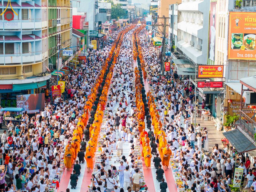 ภาพ No.343194:วันอาทิตย์ที่ 16 สิงหาคม พ.ศ.2569 พิธีตักบาตรพระ 10,000 รูป นานาชาติ ปีที่ 23 คณะสงฆ์ 4 ประเทศ 14 จังหวัดภาคใต้ น้อมถวายเป็นพุทธบูชา ทำบุญเพื่อแม่- พ่อ ณ ถนนนิพัทธ์อุทิศ 3 อ.หาดใหญ่ จ.สงขลา